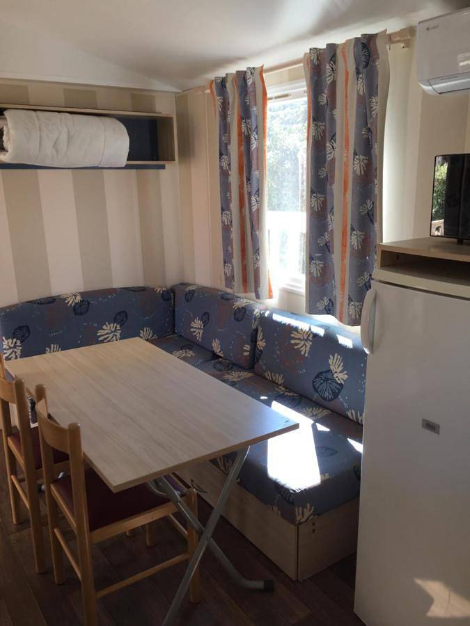 Camping le clos fleuri in Vic-la-Gardiole, Côte méditerranéenne (France)
