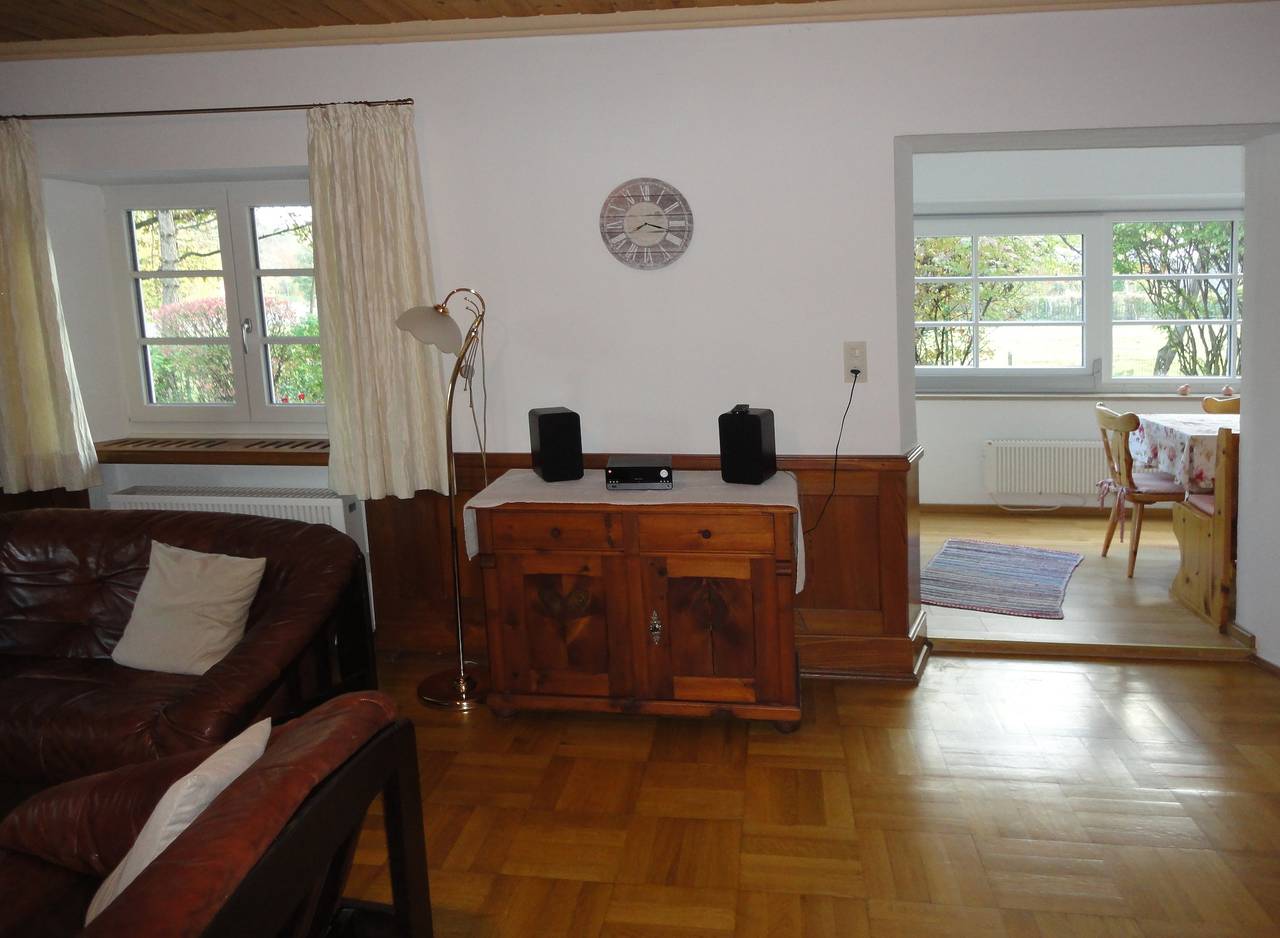 Ganze Ferienwohnung, Haus Wagner - Priv. Verm. Ges. Prien - Ferienwohnung im Haus Wagner mit sep. Schlafzimmer, 64 qm, Terrasse in Prien, Prien am Chiemsee