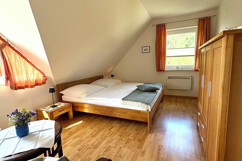 Vacances directement sur l'eau avec de grands services supplémentaires in Ziemitz, Sauzin
