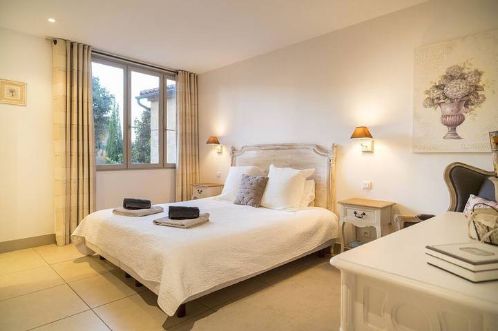 Location de vacances pour 8 personnes, avec terrasse et jardin dans Office De Tourisme D Uzes - 2