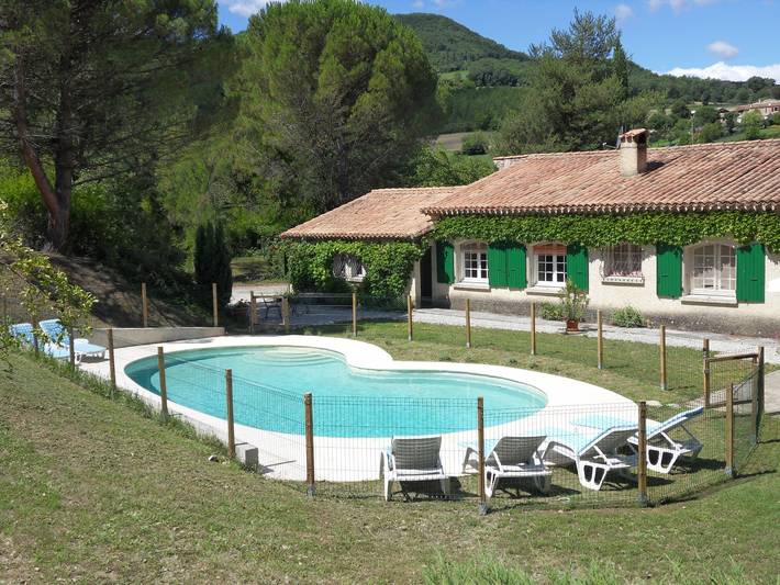 Gîte pour 6 personnes, avec piscine à Piégros-la-Clastre