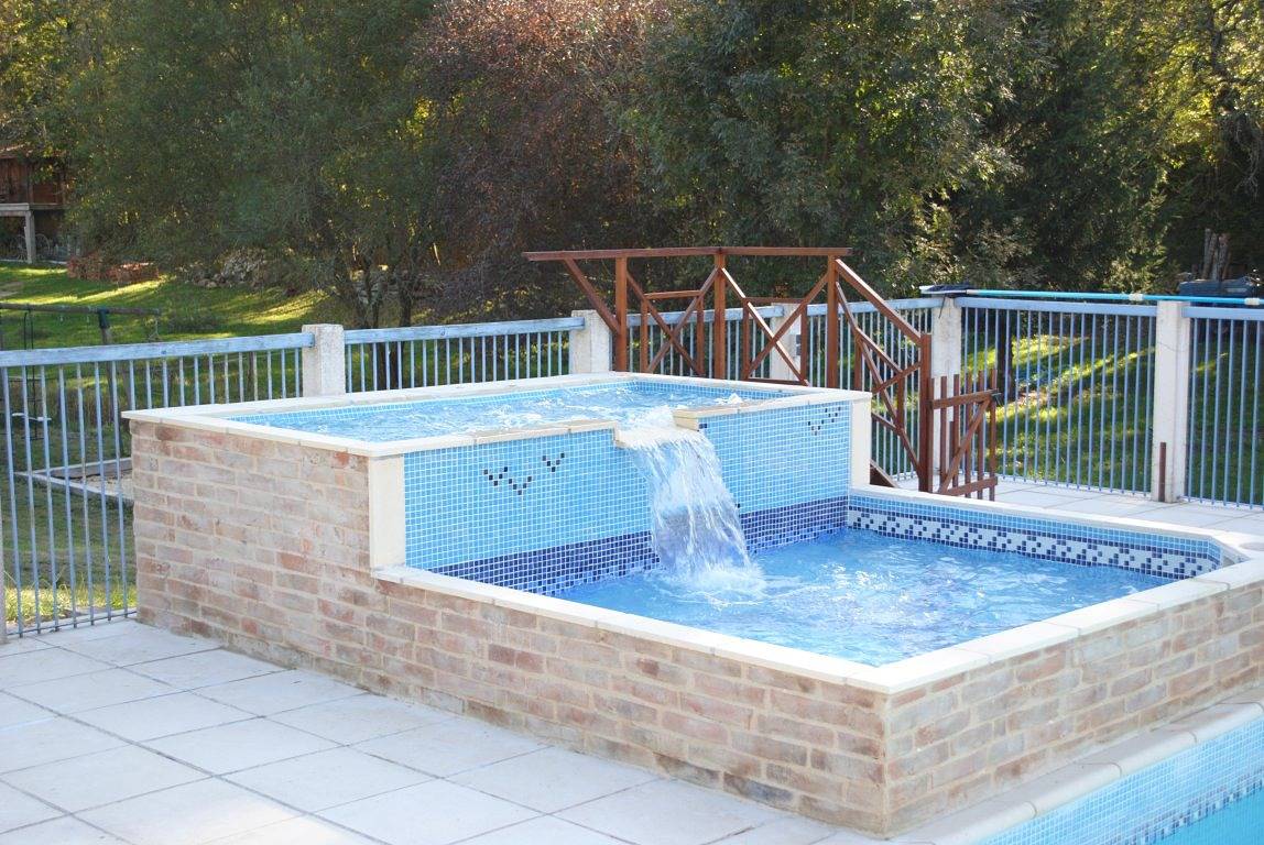 Gîte avec piscine, en Dordogne in Jaure, Périgord Blanc