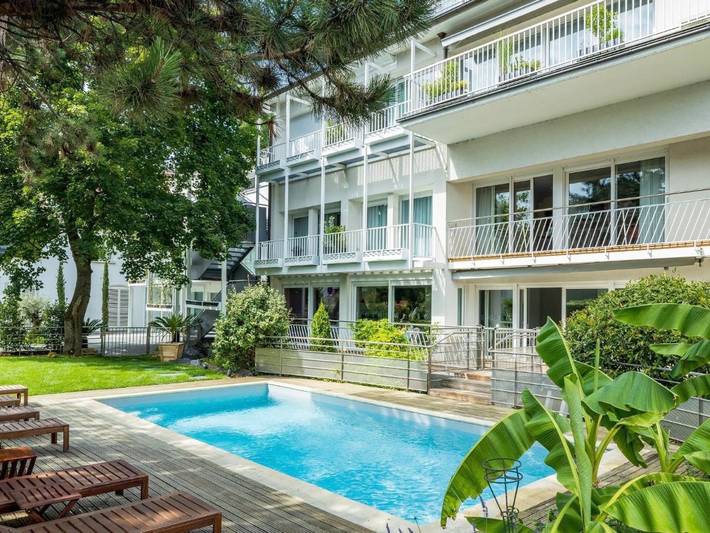 Hôtel, avec Jacuzzi et Terrasse ainsi que Jardin et Sauna