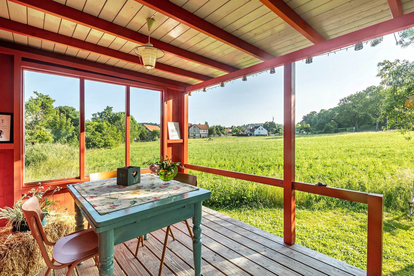 Ganze Ferienwohnung, 'Tiny House Im Grünen' mit privater Terrasse und privatem Garten in Jesberg, Schwalm-Eder-Kreis
