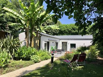 Cottage pour 2 personnes, avec jacuzzi ainsi que sauna et jardin à Lieuron