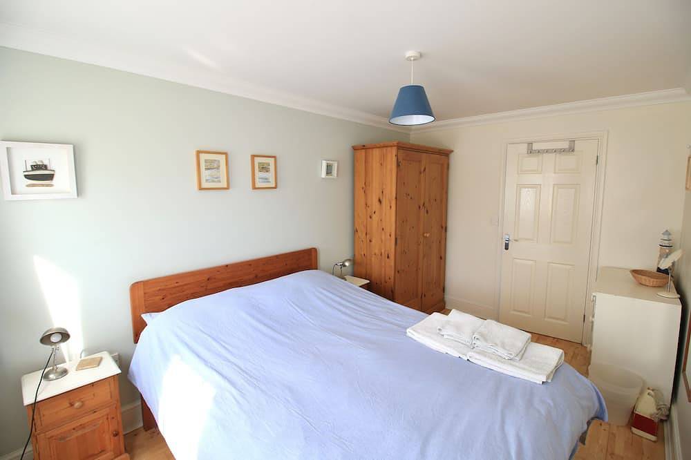 Entire apartment, Sea-Glimpse, Old Hunstanton, contemporary apartment + beach hut 500-yards to sea in Old Hunstanton, Norfolk Coast