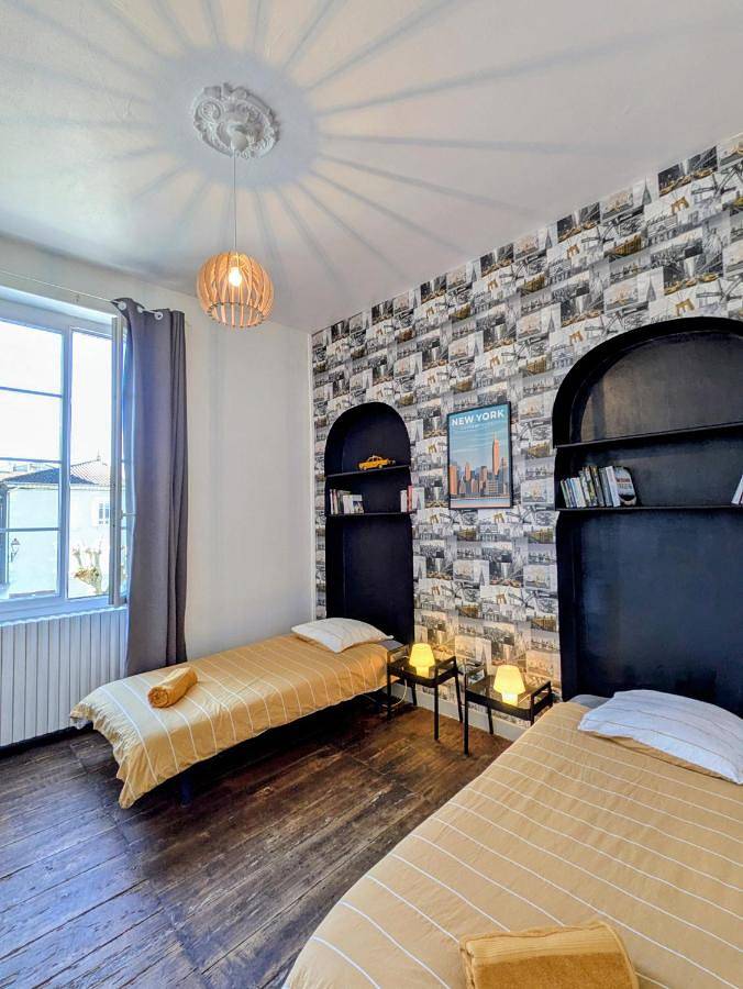 Single Bed in Mixed Dormitory Room in Condom, Gers