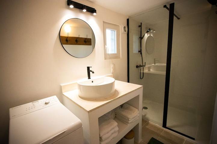 Location de vacances pour 2 personnes, avec terrasse ainsi que jacuzzi et jardin à Montséret - 4