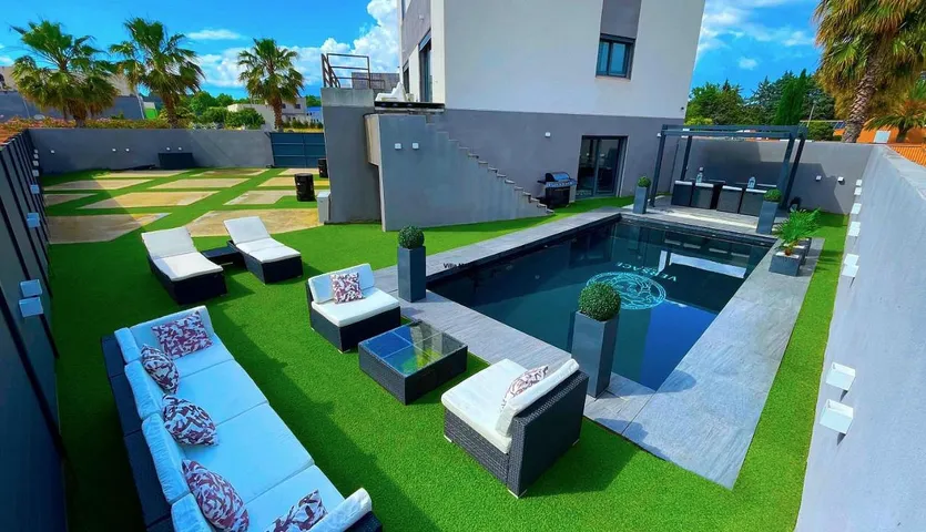 Chalet para 8 personas, con jardín además de vistas y piscina - 1