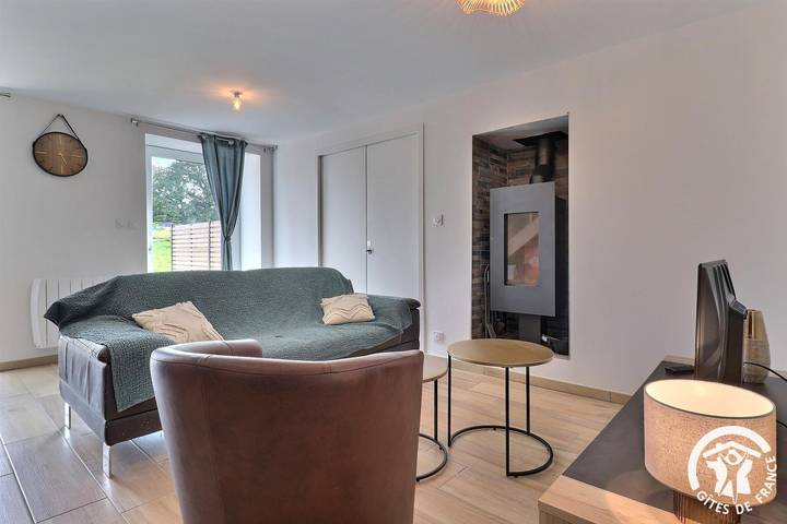 Gîte pour 4 personnes, avec jardin ainsi que piscine et terrasse à Montfort-sur-Meu - 2