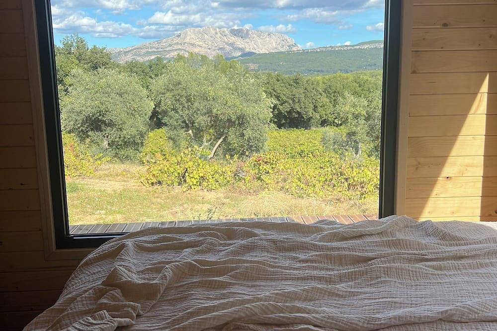 Tiny House with a breathtaking view of holy victory in Meyreuil, Aix-en-Provence region