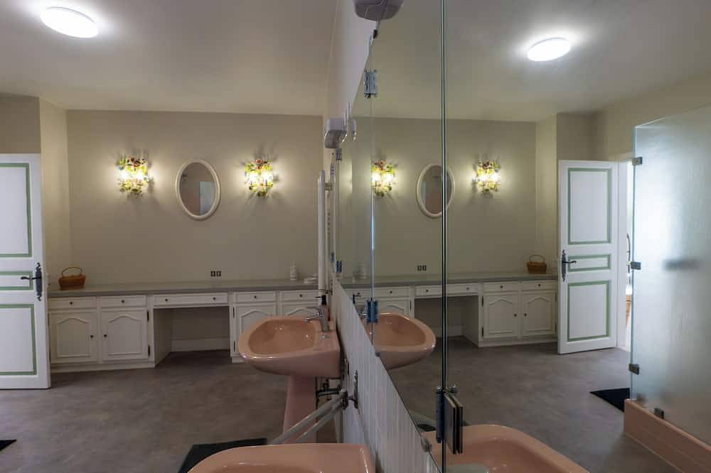 Chambre d'hôtes familiale nature verte au cœur des châteaux à 30 km de Beauval in Cellettes, Sologne