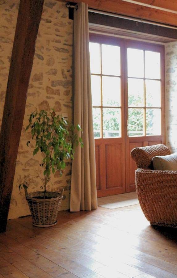 Location de vacances pour 8 personnes, avec piscine ainsi que jardin et vue à Saint-Yrieix-la-Perche - 4