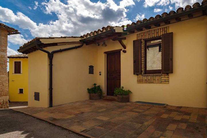 Gîte pour 5 personnes, avec jardin à Trevi