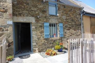 Gîte pour 6 personnes, avec vue et terrasse à Saint-Lormel