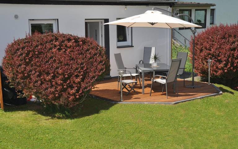 Ferienwohnung für 2 Personen, mit Whirlpool und Terrasse sowie Garten und Ausblick in Gönnersdorf
