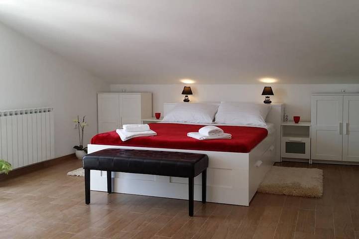 Bella villa / appartamento **** con piscina, a 900 metri dal mare, Wi-Fi, barbecue in Pula-Medulin, Vintijan