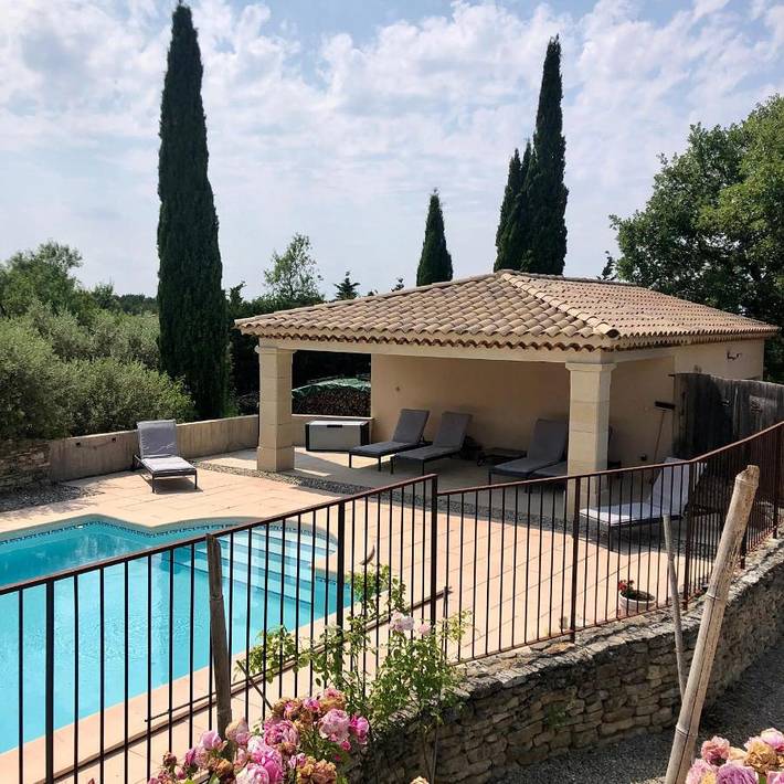 Location de vacances pour 8 personnes, avec piscine ainsi que vue et jardin à La Roque-sur-Pernes - 2