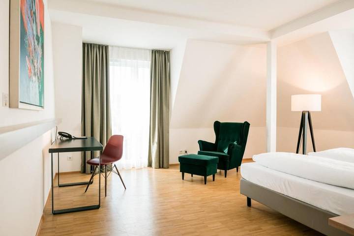 Hotel für 5 Personen, mit Terrasse und Sauna in Singen