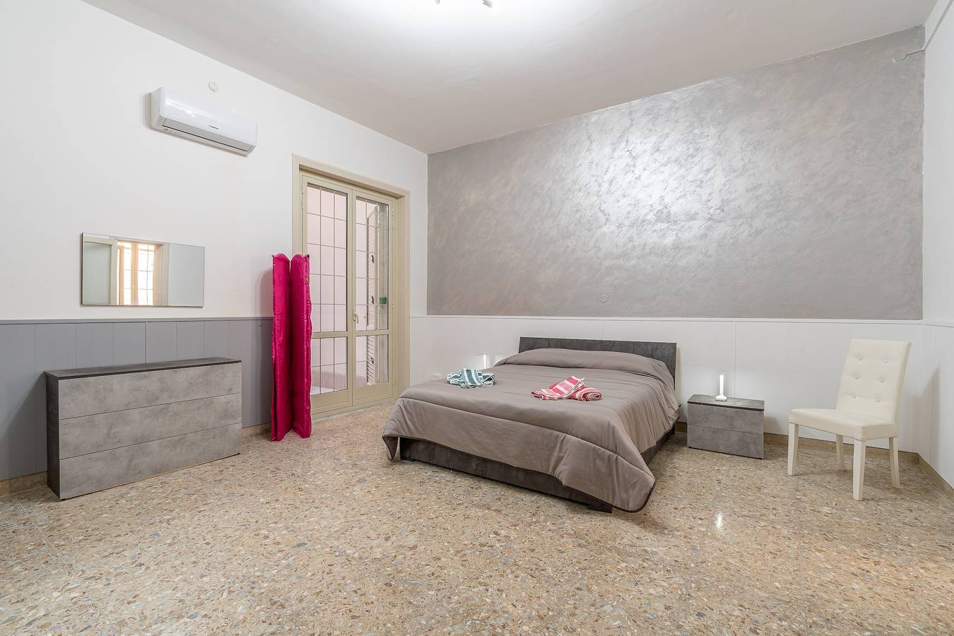 Appartamento intero, Appartamento 'Alabostreet51' con Terrazza Privata, Wi-Fi e Aria Condizionata in Augusta (Italy), Augusta (comune)