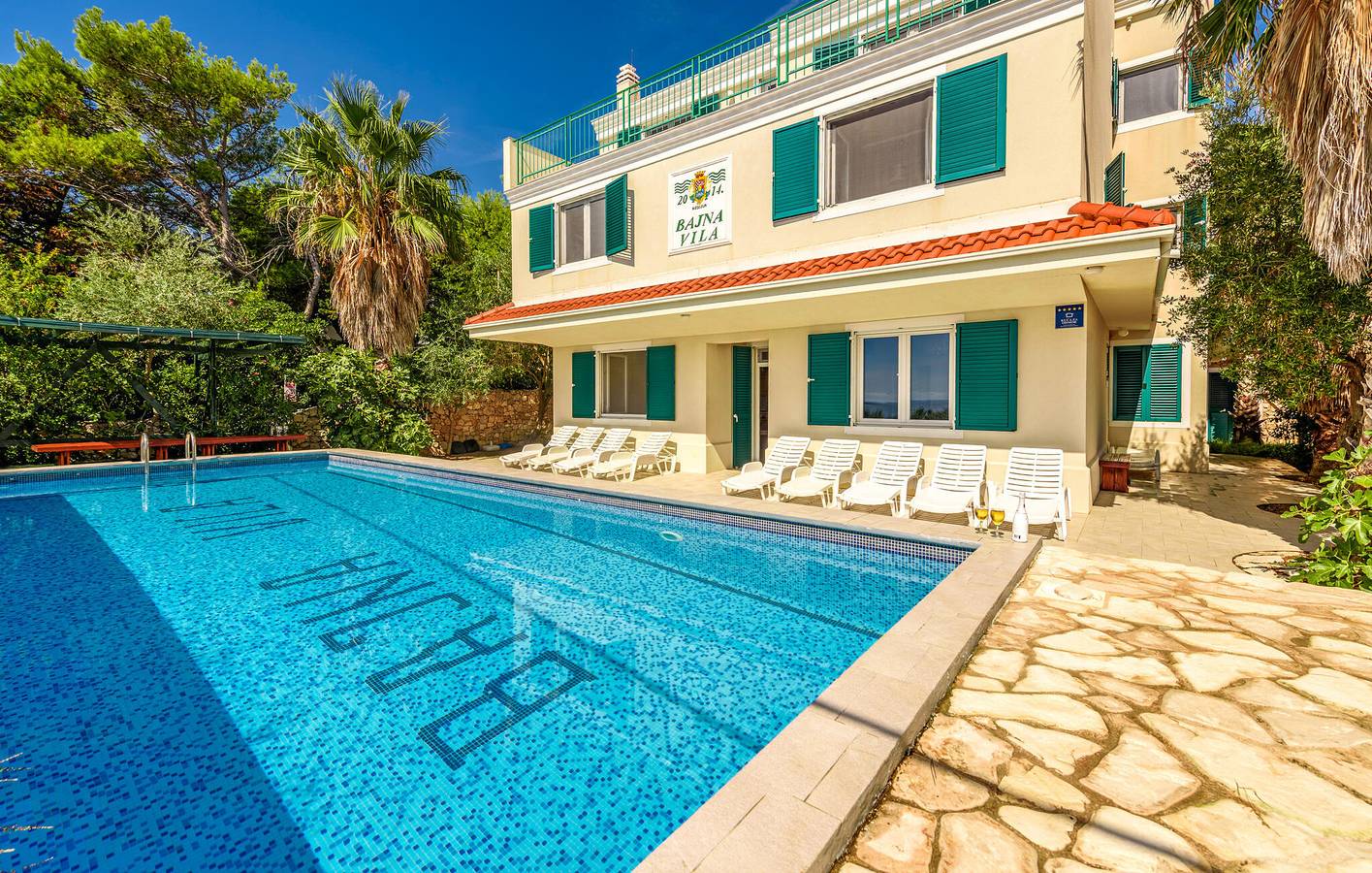 Reizende 1-Zimmer-Wohnung mit Pool, Terrasse und nur 100 m von der Küste entfernt in Pag Stadt, Pag