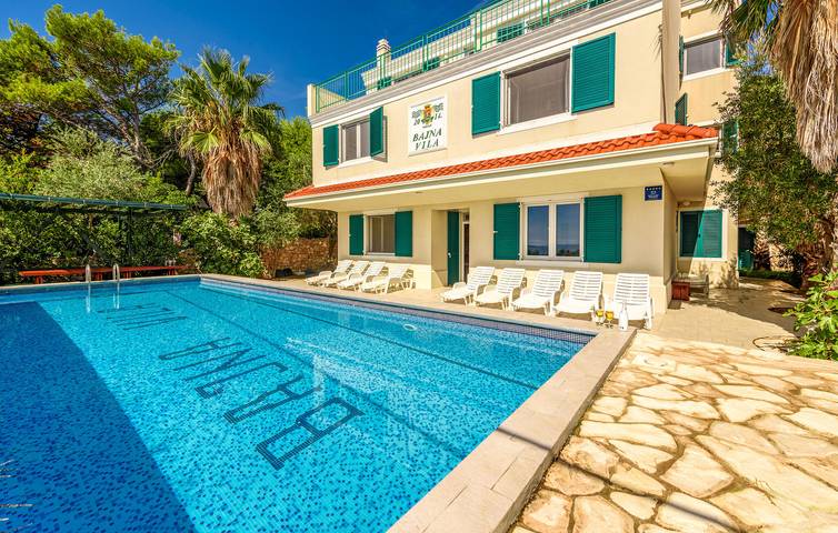 Encantador apartamento de 1 dormitorio con piscina, terraza y a 100 m de la costa in Pag Ciudad, Pag