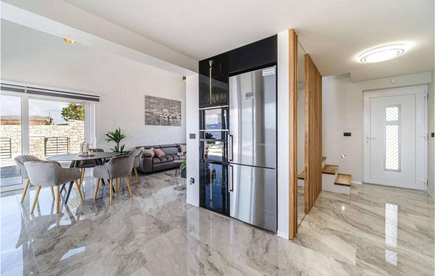 Gemütliches Apartment mit Pool, Terrasse und Parkplatz in Supetar, Brac