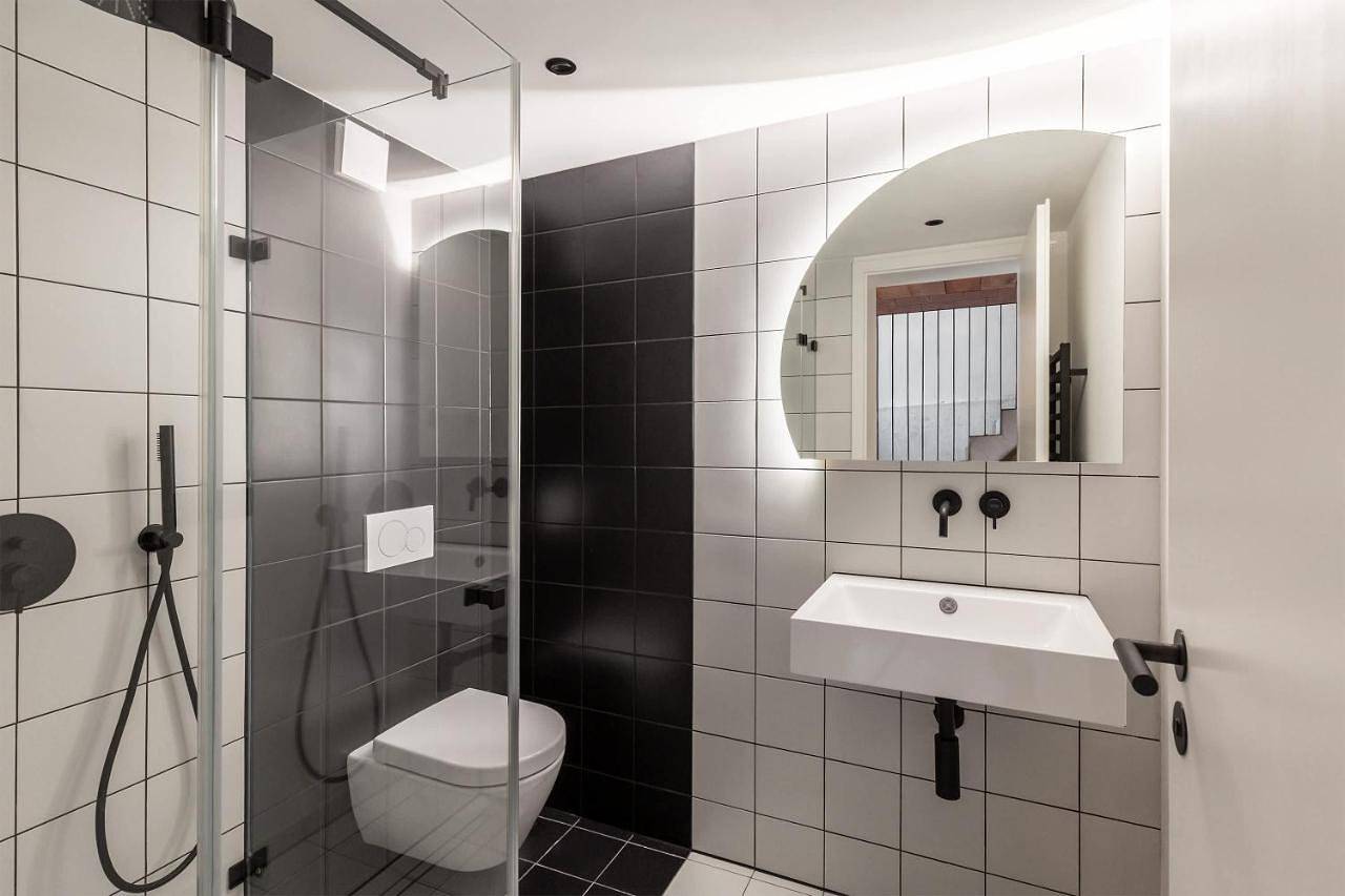 Geheel appartement, Concrete Loft Duplex -40sqm- near Antonplatz in Weissensee (Berlin), Berlijn