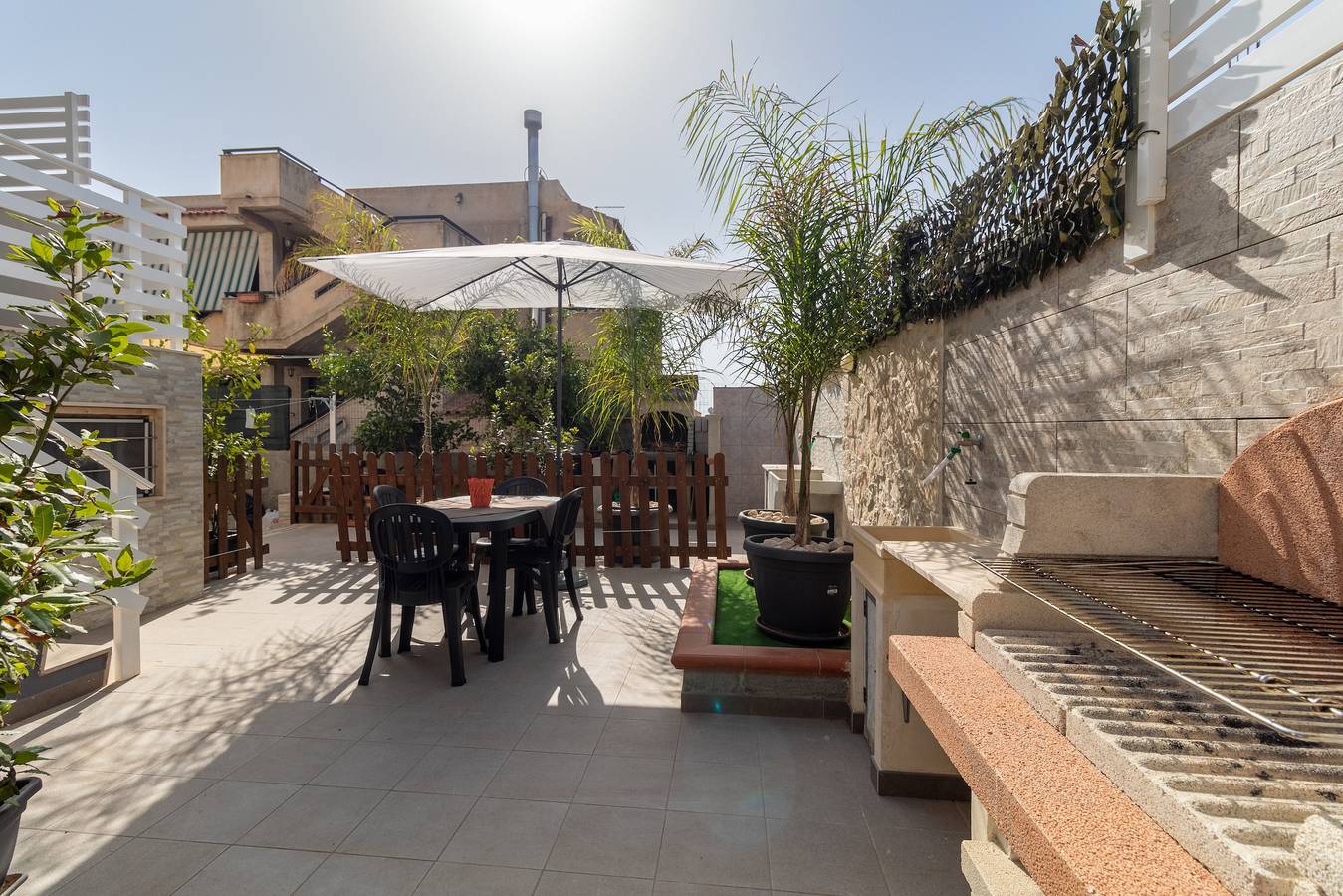 Appartamento intero, Appartamento per vacanze "Samuel Beach Con Patio E Veranda" con 2 terrazze private e Wi-Fi in Cava d'Aliga, Scicli