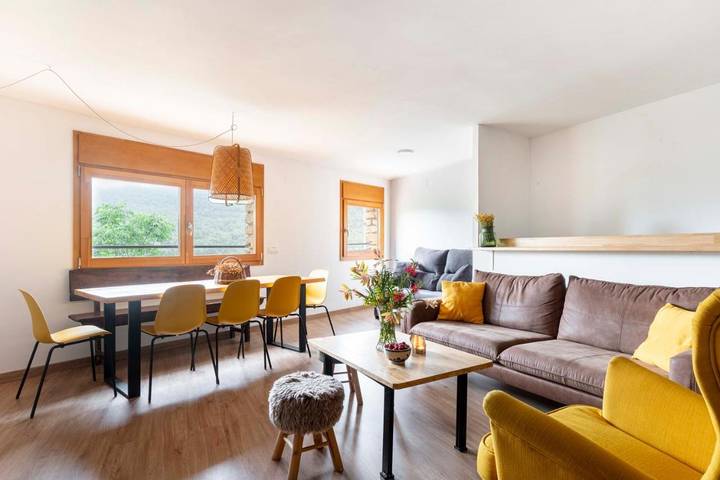Apartamento para 8 personas, con balcón y vistas en Noguera