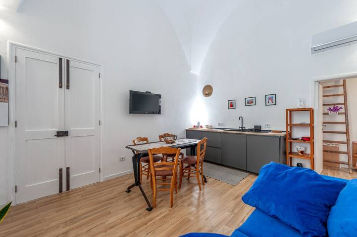 Appartamento intero, Appartamento 'Sanbiagioapartment' con balcone, Wi-Fi e aria condizionata in Lecce, Provincia di Lecce