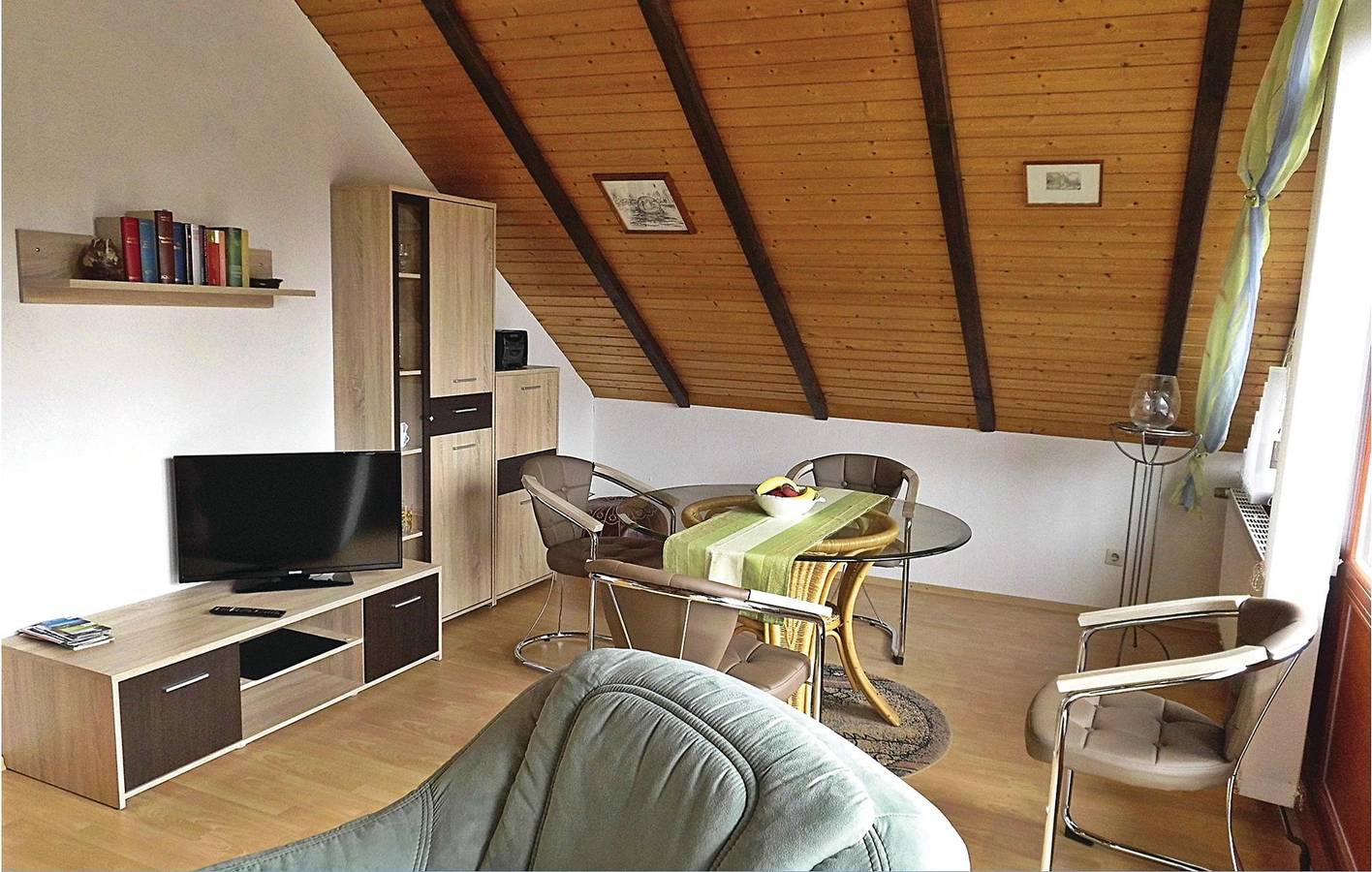 Ganze Ferienwohnung, Gemütliches 2BR Apartment mit Terrasse & Parkplatz 300m vom Osterbruch Zentrum in Osterbruch, Cuxland
