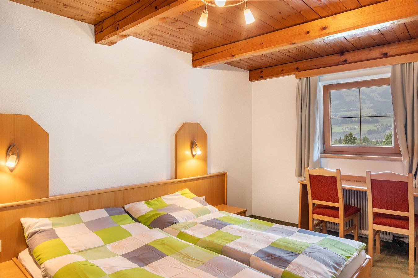 Zimmer '4' mit Bergblick, gemeinsamer Terrasse und Wlan in Hopfgarten im Brixental, Brixental