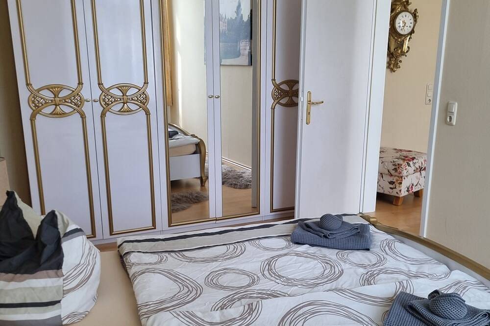 Entire apartment, Quiet vacation apartment for 4 guests, 60m² in Bad Elster near forest, pond. Parking lot in Bad Elster, Chemnitz (region)