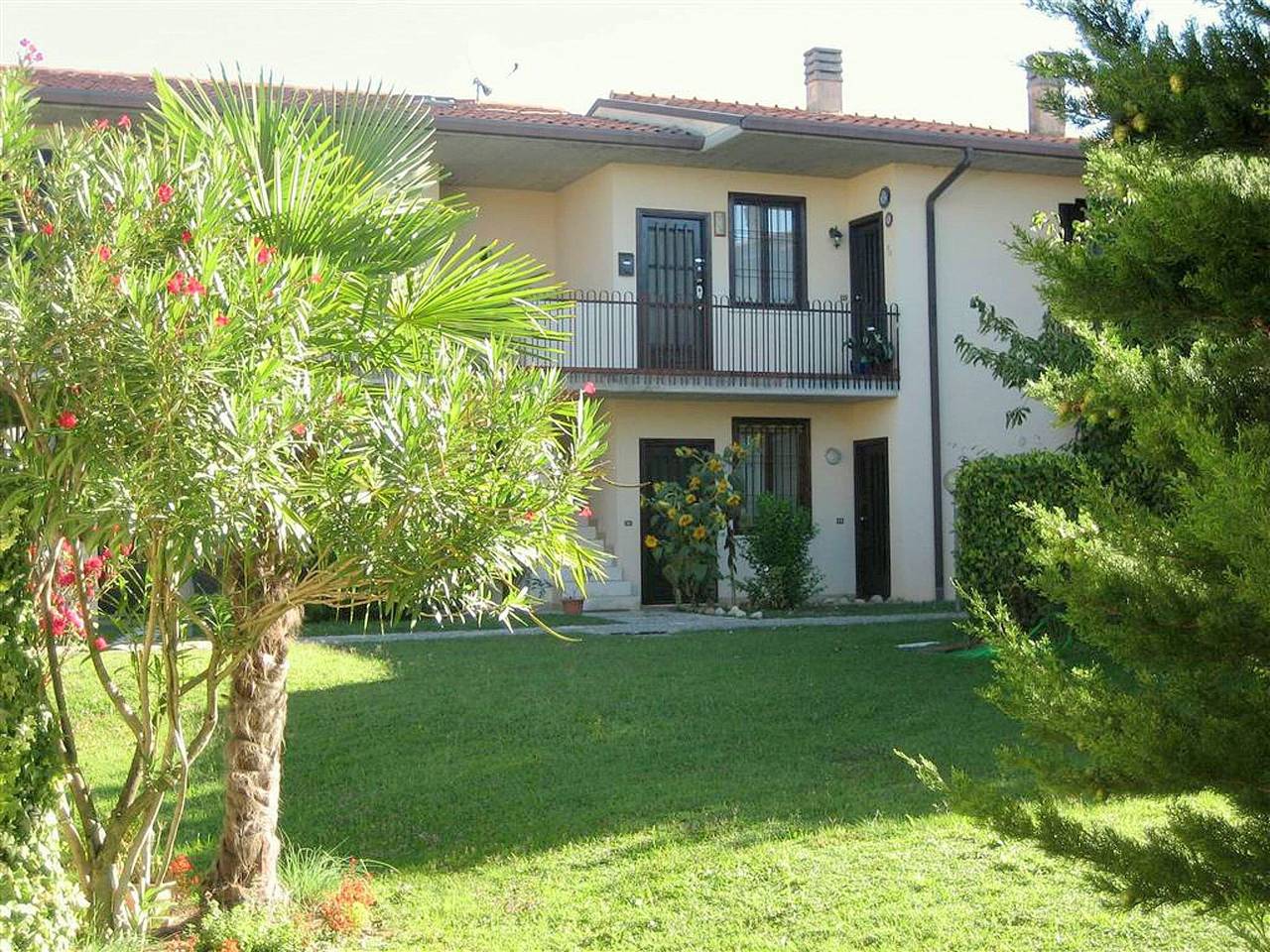 Elegantes Ferienhaus in Lazise mit privatem Swimmingpool in Lazise, Gardasee-Berge