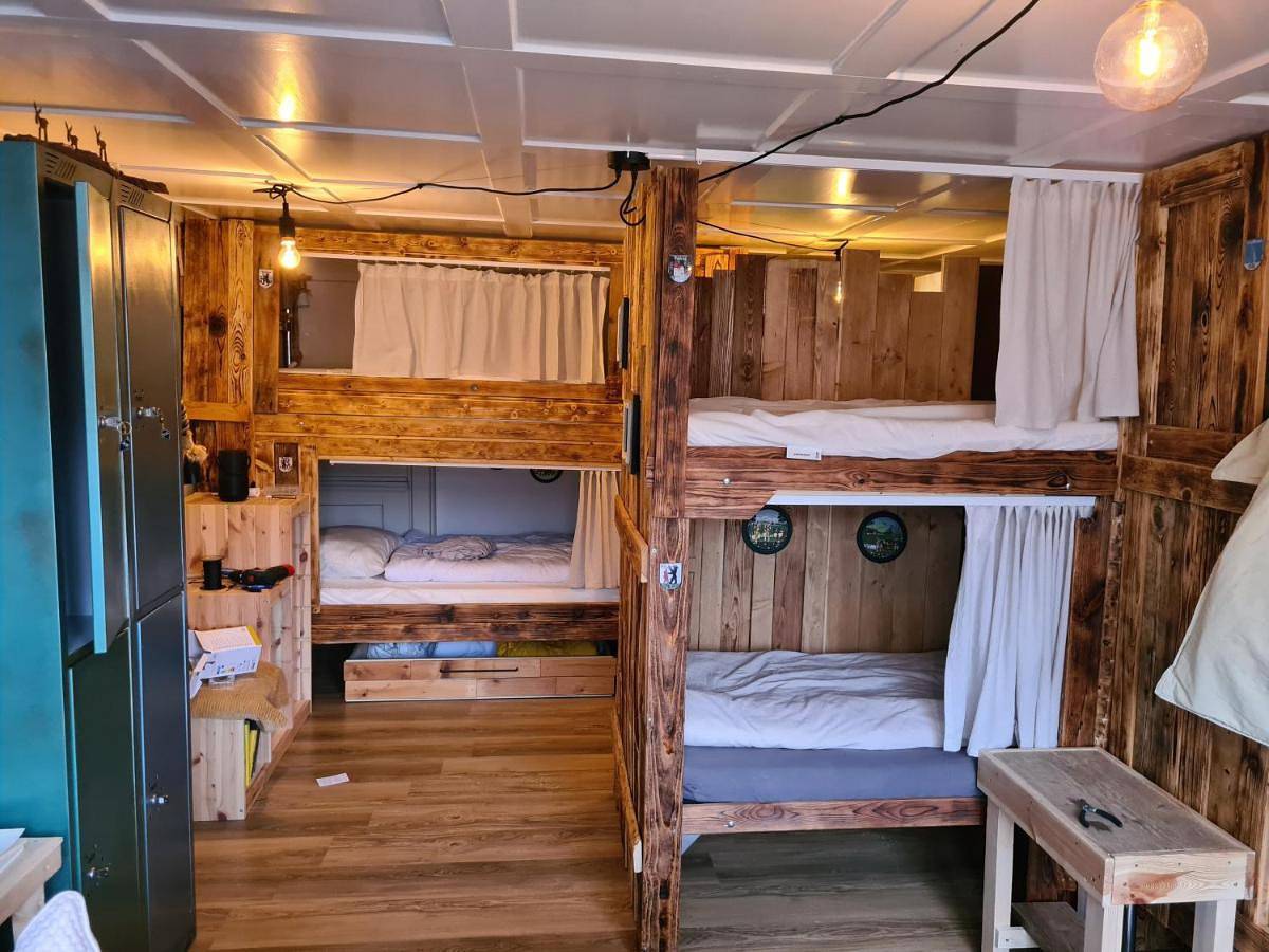 Ganze Ferienwohnung, Bed in 6-Bed Mixed Dormitory Room in Urnäsch, Zürich Voralpen