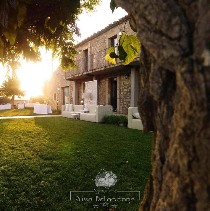 Agriturismo per 3 persone, con panorama e giardino nonché terrazza, con animali domestici in Val di Noto