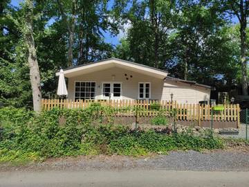 Gîte pour 6 personnes, avec jardin et vue à Tellin