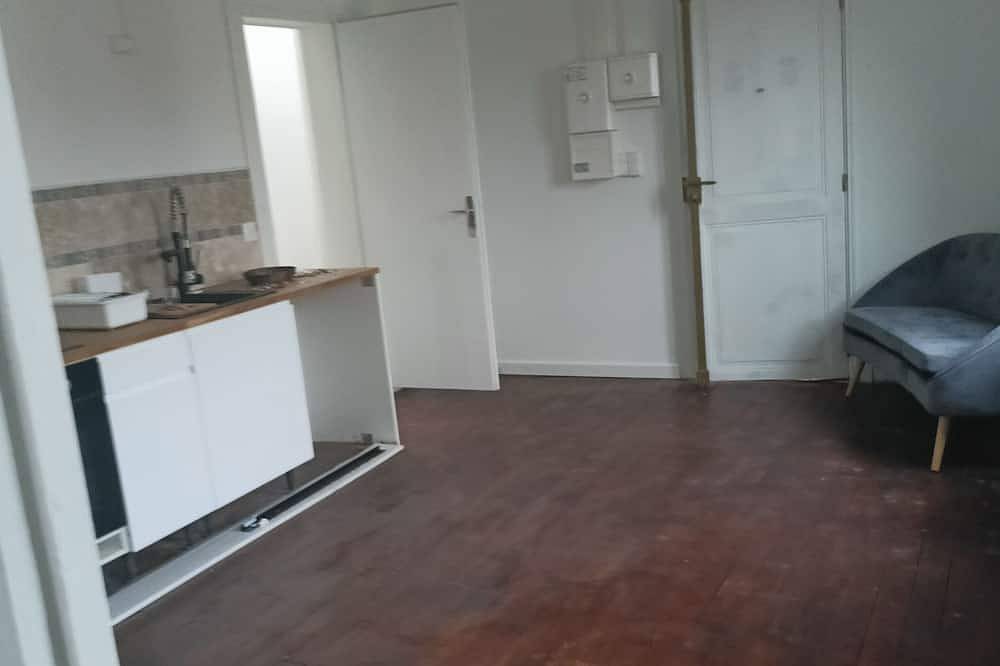 Appartement entier, Petit Appartement Chatou 10 M De La Defense in Chatou, Yvelines