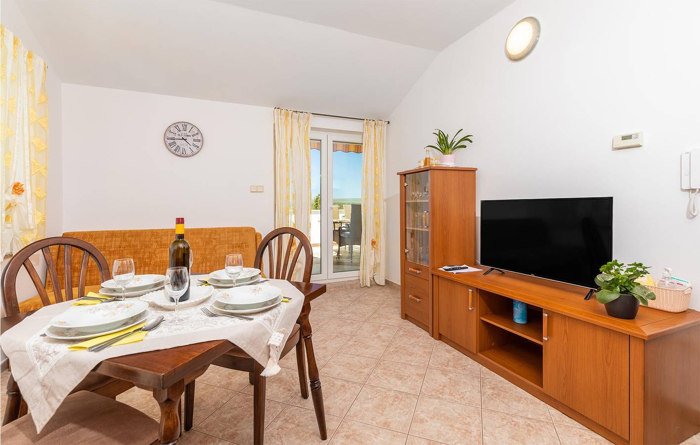 Geheel vakantieappartement, Vakantieappartement voor 5 personen met terras in Punat, Krk
