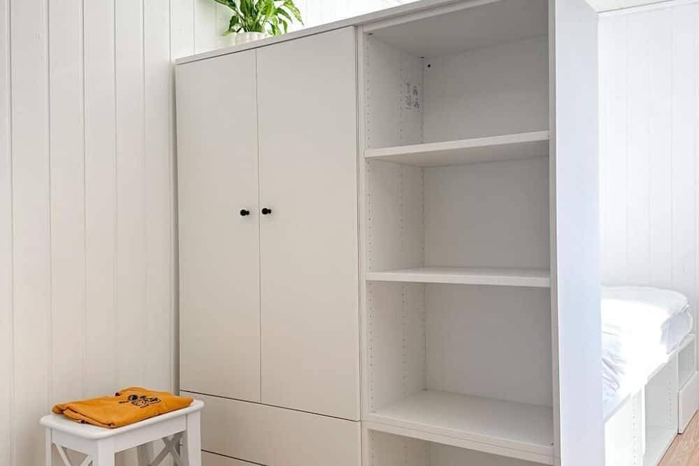 Entire apartment, Lovely, bright studio in great central location in Stavanger in Storhaug, Stavanger