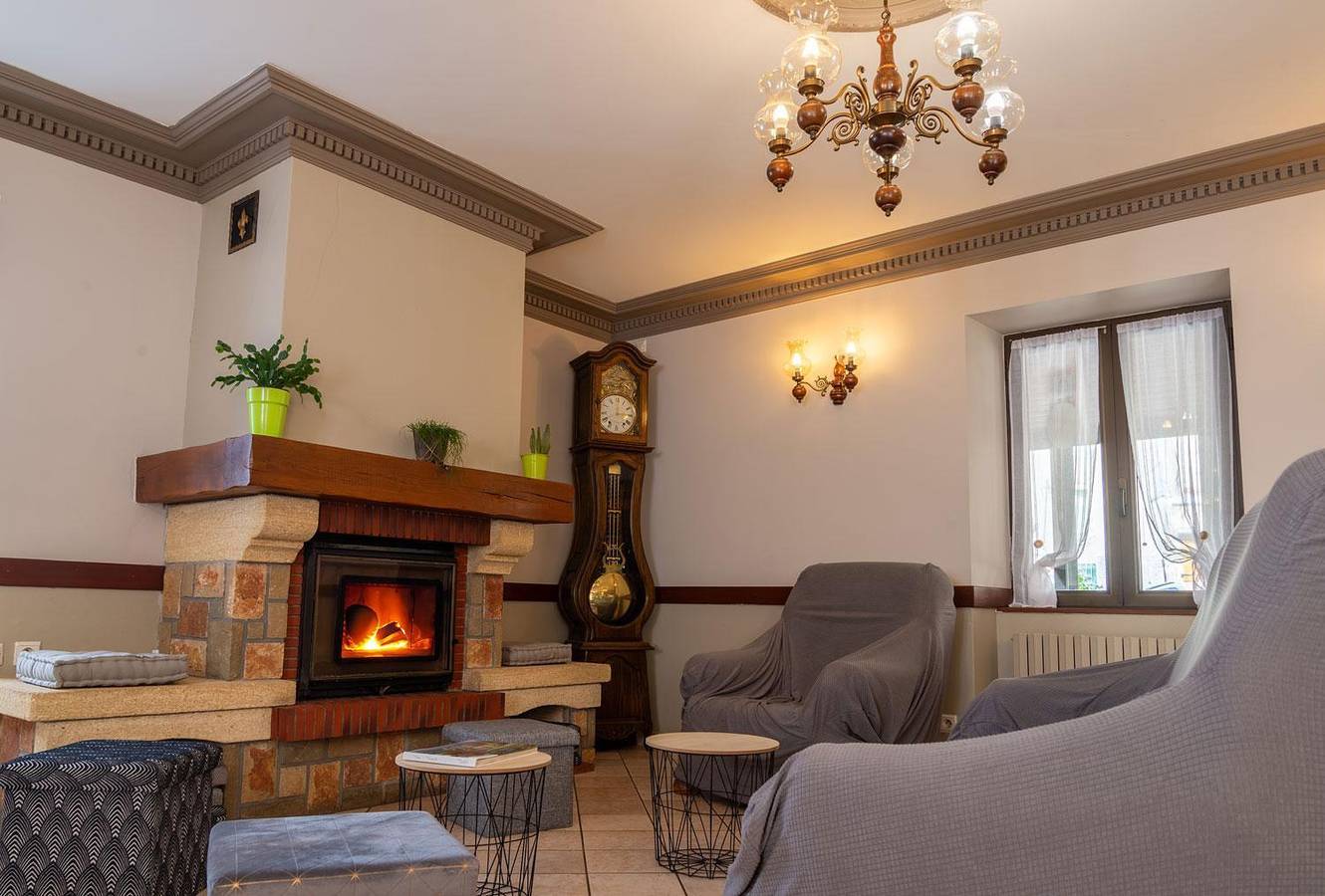 Gîte für 12 Personen mit Terrasse in Les Hermaux, Mende und Umgebung