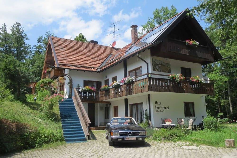 Entire apartment, Fewo 1 1 - Ferienwohnung Familie Hanfstängl in Zollhaus, Bad Tölz