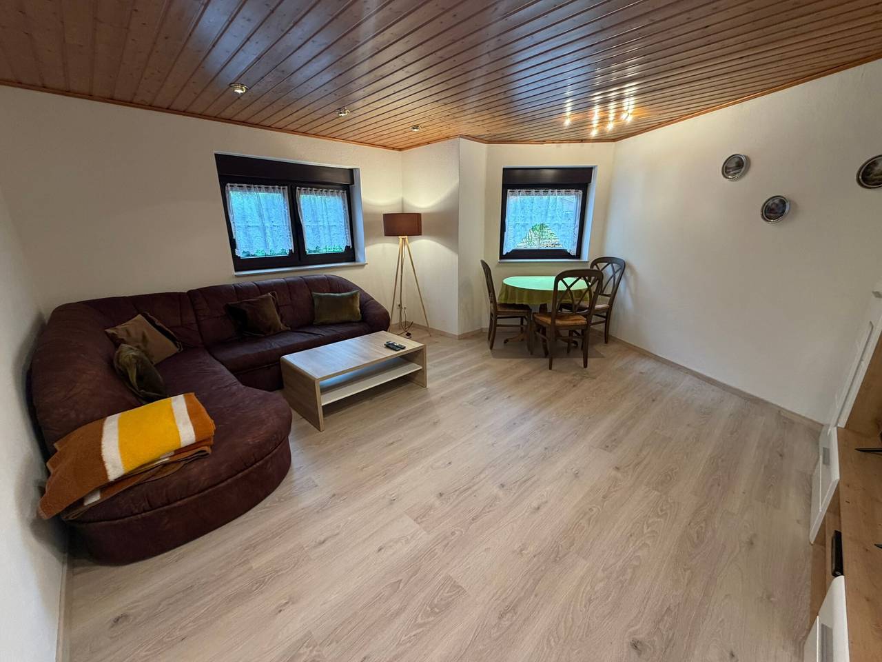 Ganze Wohnung, Apartment 'Auszeit im Grünen' mit Bergblick, Gemeinschaftsgarten und Wlan in Plaue, Thüringer Kernland
