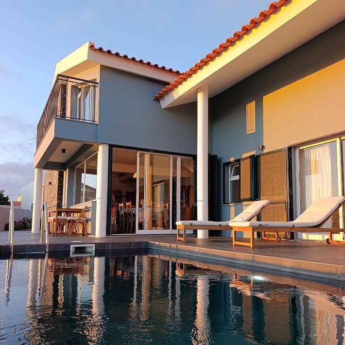 Location de vacances pour 8 personnes, avec piscine ainsi que jardin et vue à Ponta Do Pargo - 2