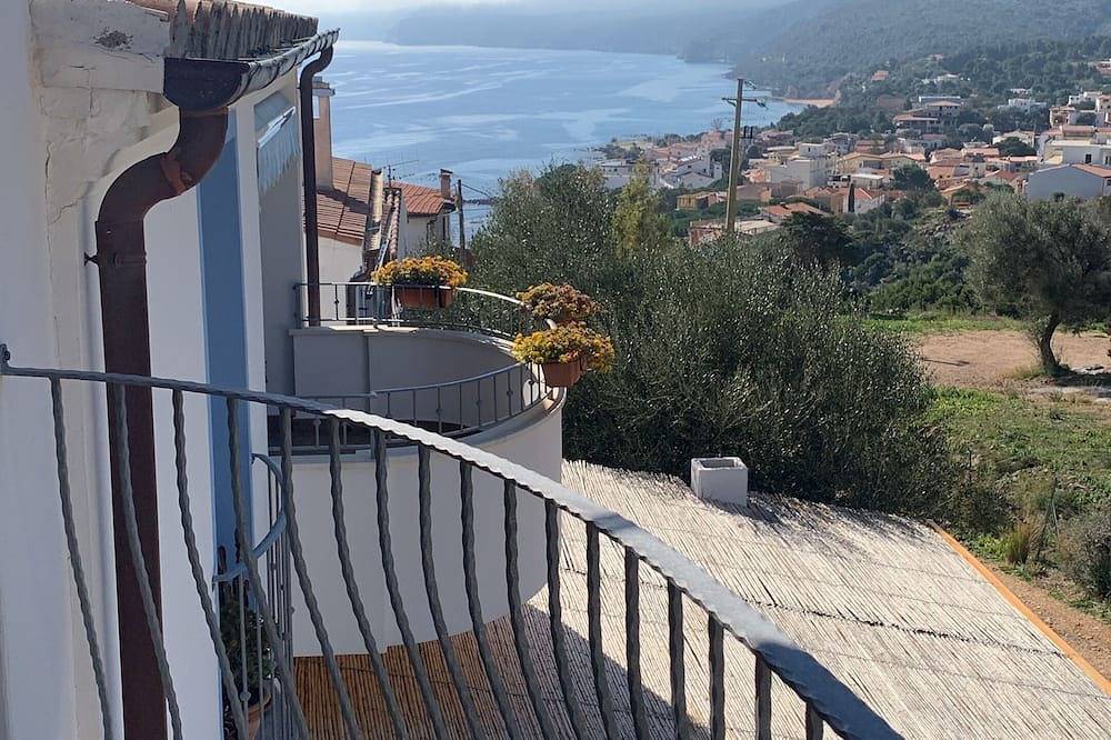 Apartamento entero, Sea and mountain views at Marcello's in Cala Gonone, Dorgali