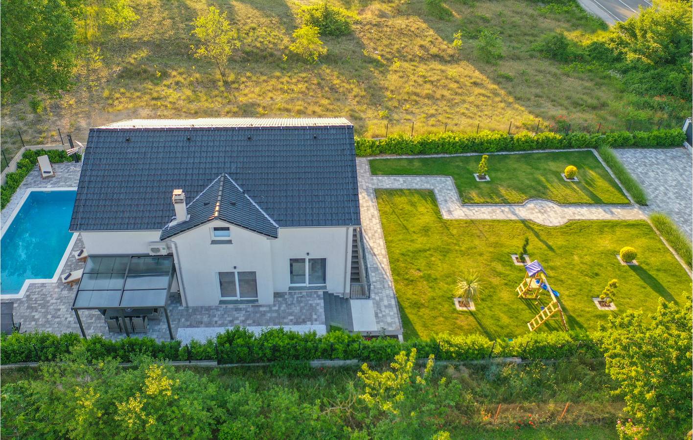 Reizende 2-Zimmer-Wohnung mit Pool in der Nähe des Flusses Cetina in Dalmatinisches Zagora