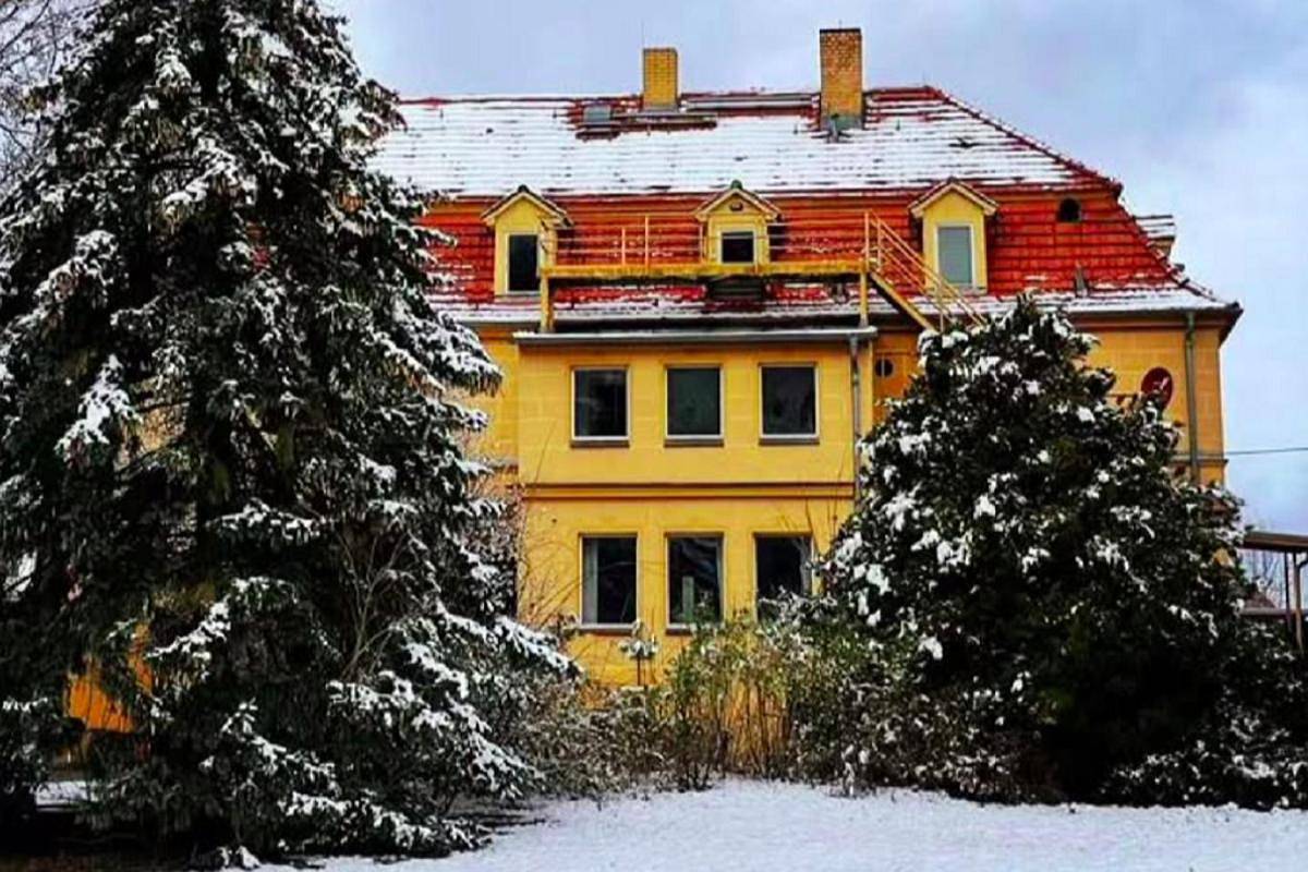Villa Sophienschlösschen nahe Berlin - Exklusive Zeit zwischen 5 Seen mit großer Küche, gratis Sauna & 3500qm Garten in Marienwerder, Naturpark Barnim