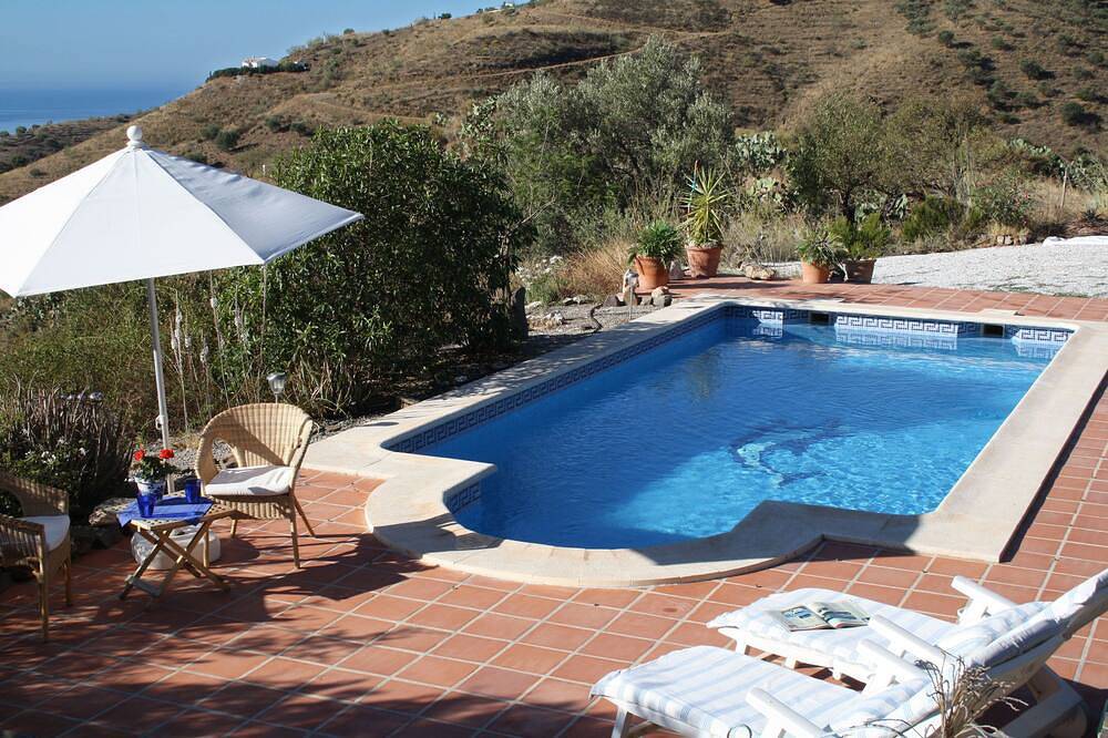 Finca authentique unique avec piscine et vue large sur la mer et les montagnes in Sayalonga, Costa del Sol