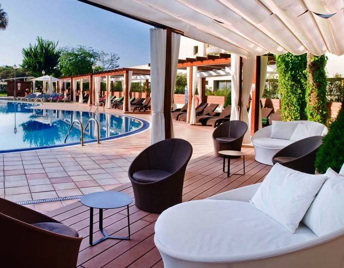 Hôtel pour 3 personnes, avec sauna et jacuzzi ainsi que piscine et jardin